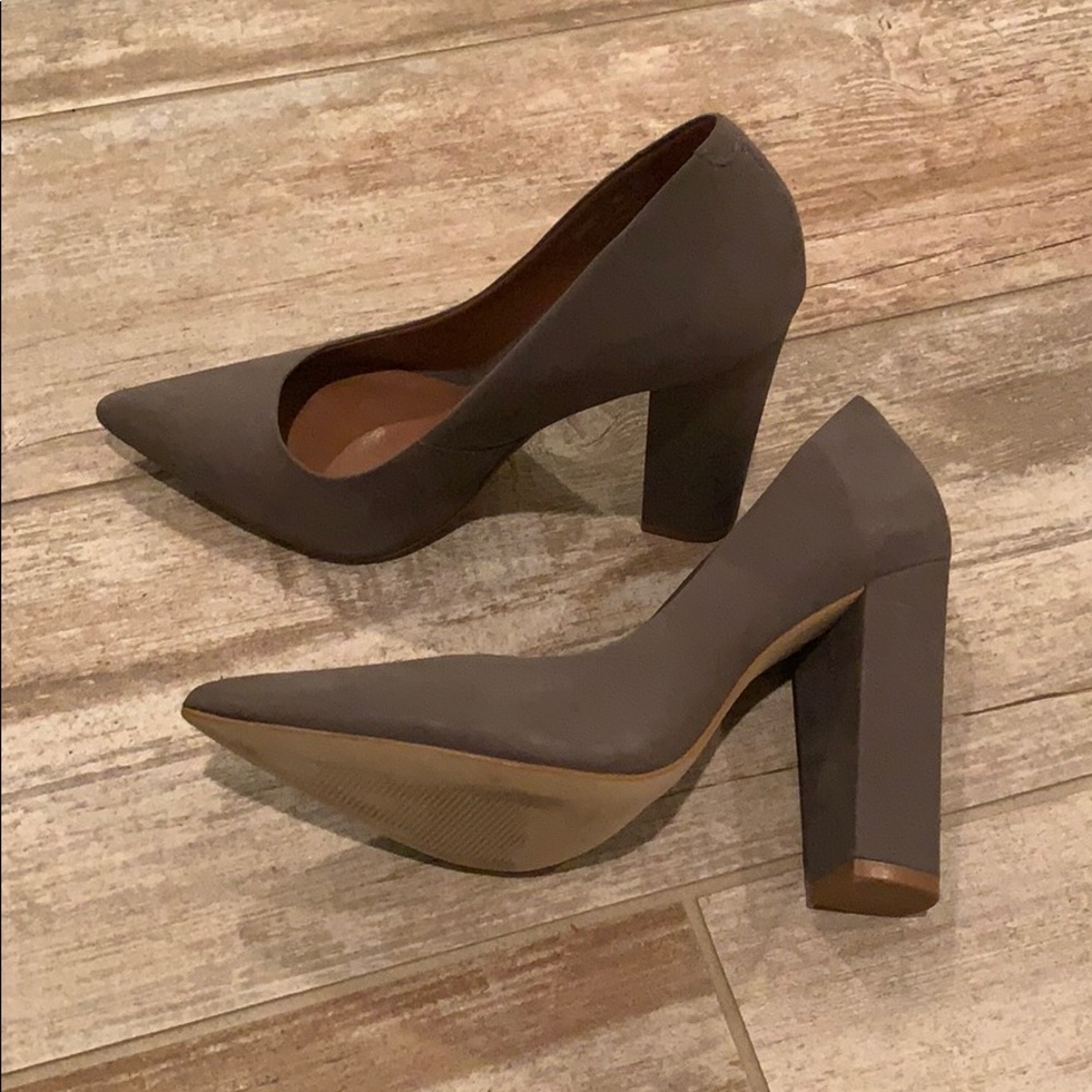 Steve Madden Gray Pump